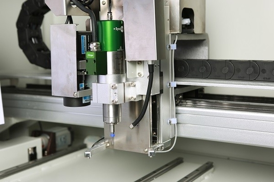 Lo strumento automatico di Genitec cambia la tagliatrice del PWB di 60000 giri/min. con il collettore di polveri GAM380AT